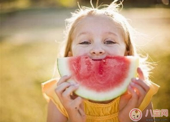 2017夏天寶寶吃西瓜好還是喝西瓜汁好 寶寶多大可以吃西瓜 2017夏天寶寶吃西瓜好還是喝西瓜汁好 寶寶多大可以吃西瓜