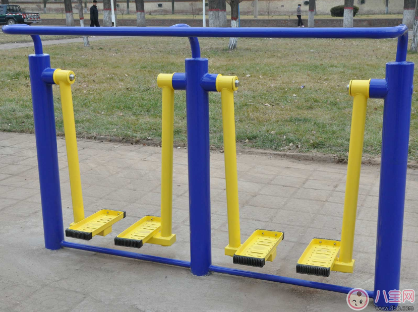 這樣居然也能燙傷 三伏天戶外兒童玩具少讓孩子玩 這樣居然也能燙傷 三伏天戶外兒童玩具少讓孩子玩