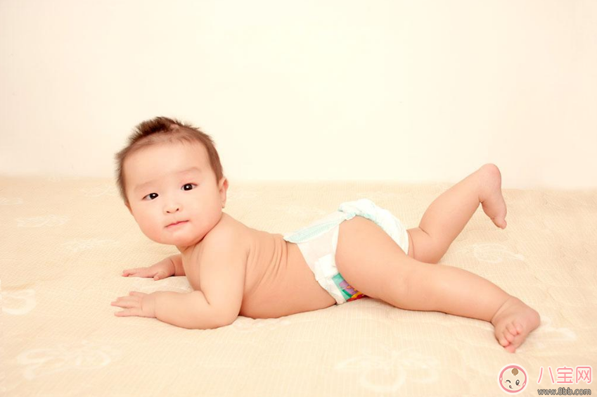 寶寶從床上掉下來怎么辦 怎么給寶寶準(zhǔn)備一個安全的床 寶寶從床上掉下來怎么辦 怎么給寶寶準(zhǔn)備一個安全的床