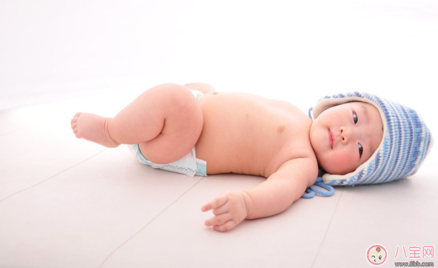 寶寶從床上掉下來怎么辦 怎么給寶寶準(zhǔn)備一個安全的床 寶寶從床上掉下來怎么辦 怎么給寶寶準(zhǔn)備一個安全的床