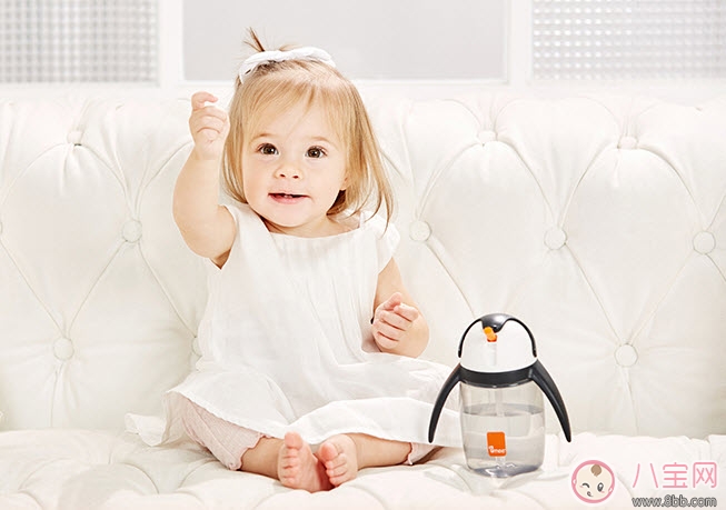 2017夏天寶寶不喝水要換杯子嗎 寶寶喝水杯子怎么選擇 2017夏天寶寶不喝水要換杯子嗎 寶寶喝水杯子怎么選擇