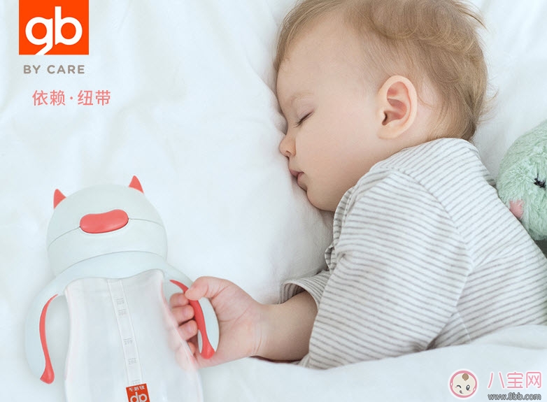 2017夏天寶寶不喝水要換杯子嗎 寶寶喝水杯子怎么選擇 2017夏天寶寶不喝水要換杯子嗎 寶寶喝水杯子怎么選擇