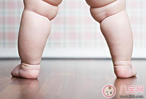 小胖墩太胖游泳卡欄桿 孩子太胖怎么辦 小胖墩太胖游泳卡欄桿 孩子太胖怎么辦