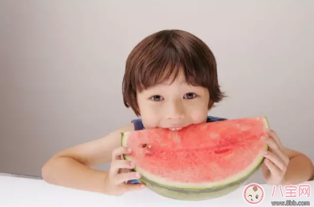寶寶什么時(shí)候可以吃西瓜 夏天寶寶吃西瓜注意事項(xiàng) 寶寶什么時(shí)候可以吃西瓜 夏天寶寶吃西瓜注意事項(xiàng)