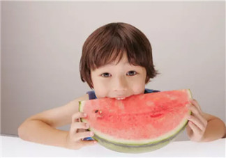 寶寶什么時(shí)候可以吃西瓜 夏天寶寶吃西瓜注意事項(xiàng)
