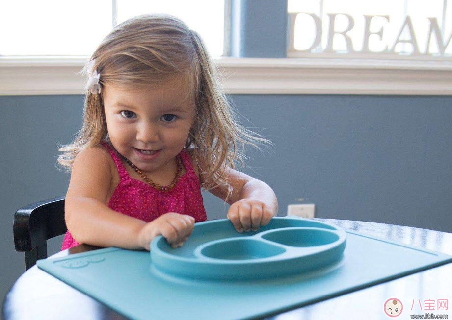 為什么要選專門的兒童餐具，給寶寶挑選餐具時(shí)要注意什么