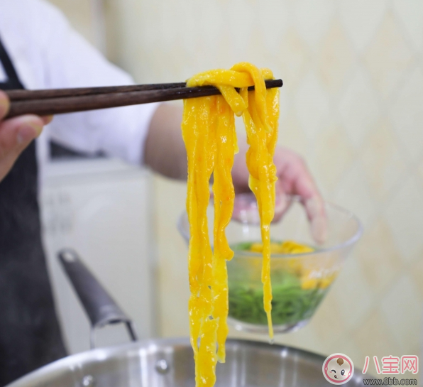 食欲大開的彩色面條：五彩時(shí)蔬鮮蝦面