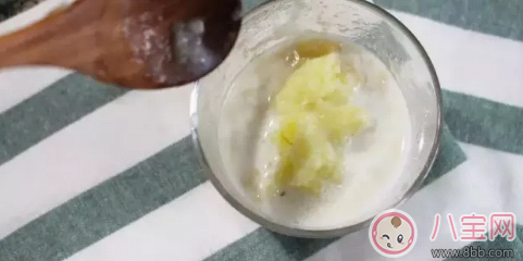 香蕉土豆搭配怎么做輔食 牛奶香蕉土豆泥米糊做法(圖文) 香蕉土豆搭配怎么做輔食 牛奶香蕉土豆泥米糊做法(圖文)