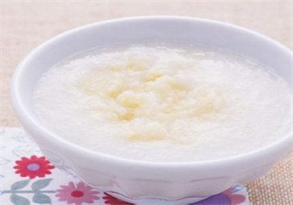 寶寶六個(gè)月大輔食：土豆稀粥