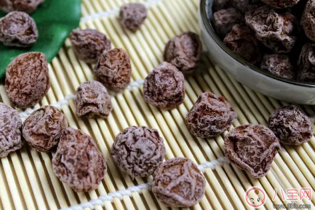 注意！這些食物千萬(wàn)不能給寶寶吃