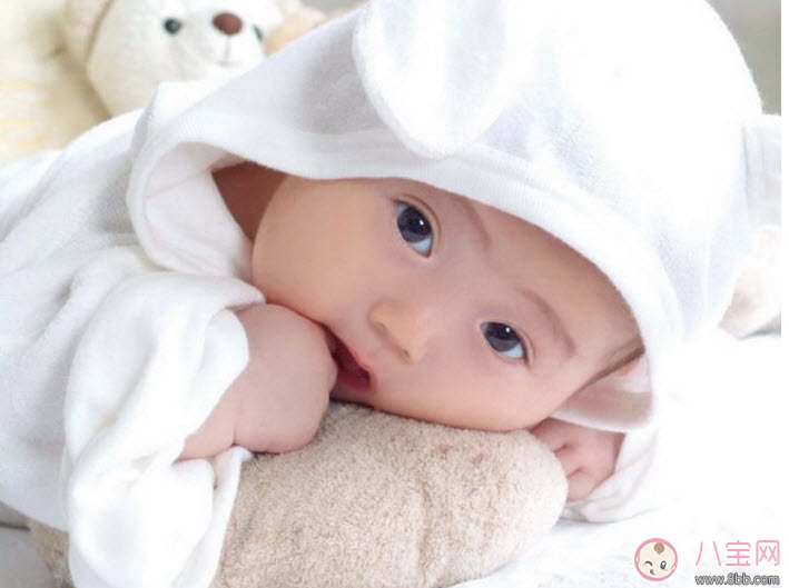 給寶寶洗澡媽媽要注意什么 給孩子洗澡的注意事項(xiàng)有哪些