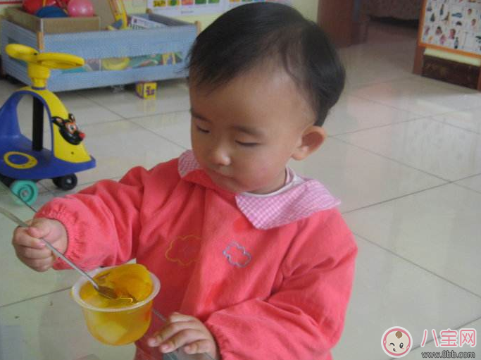 哪些東西孩子吃了容易噎 孩子噎著怎么辦 哪些東西孩子吃了容易噎 孩子噎著怎么辦