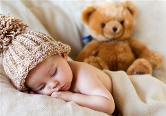 新生兒晚上到底可不可以開燈睡覺？如何引導寶寶關燈睡覺