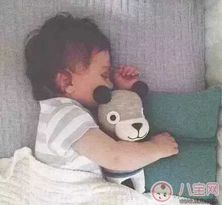 帶娃做家務(wù)兩不耽誤 孩子黏自己做家務(wù)方法 帶娃做家務(wù)兩不耽誤 孩子黏自己做家務(wù)方法