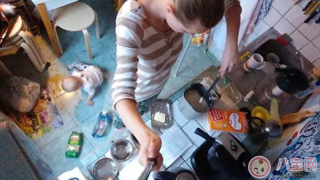 帶娃做家務(wù)兩不耽誤 孩子黏自己做家務(wù)方法 帶娃做家務(wù)兩不耽誤 孩子黏自己做家務(wù)方法