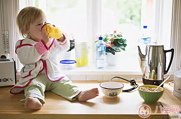 帶娃做家務(wù)兩不耽誤 孩子黏自己做家務(wù)方法 帶娃做家務(wù)兩不耽誤 孩子黏自己做家務(wù)方法