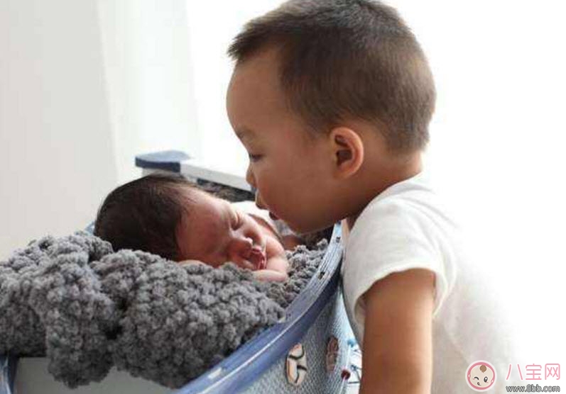 二胎媽媽怎么帶好兩個(gè)孩子 二孩媽媽怎么照顧兩個(gè)孩子生活學(xué)習(xí) 二胎媽媽怎么帶好兩個(gè)孩子 二孩媽媽怎么照顧兩個(gè)孩子生活學(xué)習(xí)