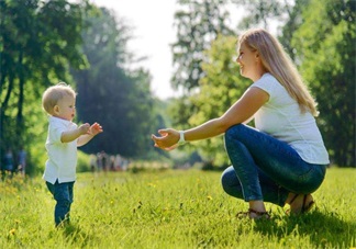 看到孩子想走路 這樣幫才是真的到位
