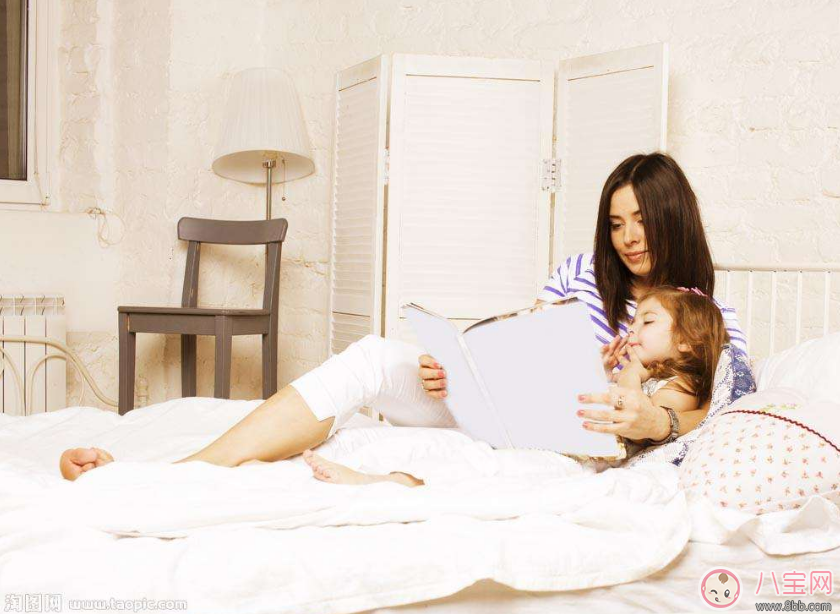 寶寶愛(ài)看書(shū)興趣濃濃 那就教他翻書(shū)吧