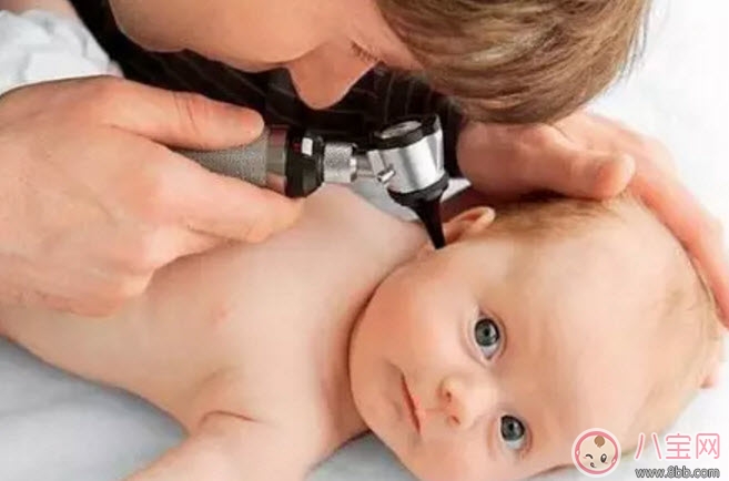 寶寶喜歡摸自己耳朵是怎么回事 四個(gè)月寶寶經(jīng)常用手抓耳什么原因 寶寶喜歡摸自己耳朵是怎么回事 四個(gè)月寶寶經(jīng)常用手抓耳什么原因