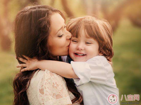孩子要抱抱置之不理 多抱抱孩子有益孩子成長發(fā)育