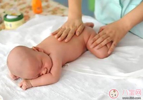 嬰兒被動(dòng)操姿勢步驟圖解 寶寶做被動(dòng)操有哪些注意事項(xiàng)