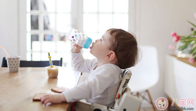 寶寶什么時候戒奶瓶比較好 寶寶戒奶瓶攻略 寶寶什么時候戒奶瓶比較好 寶寶戒奶瓶攻略