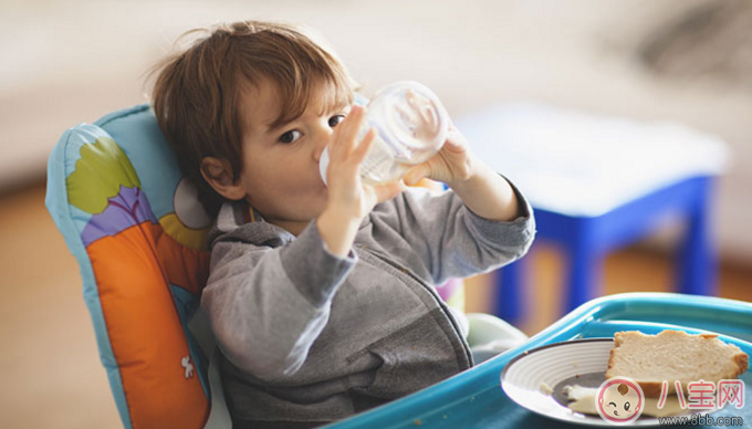 寶寶什么時候戒奶瓶比較好 寶寶戒奶瓶攻略 寶寶什么時候戒奶瓶比較好 寶寶戒奶瓶攻略