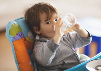 寶寶什么時候戒奶瓶比較好 寶寶戒奶瓶攻略