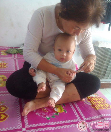 錯誤的方法剪指甲會剪到肉 怎么給孩子剪指甲 錯誤的方法剪指甲會剪到肉 怎么給孩子剪指甲