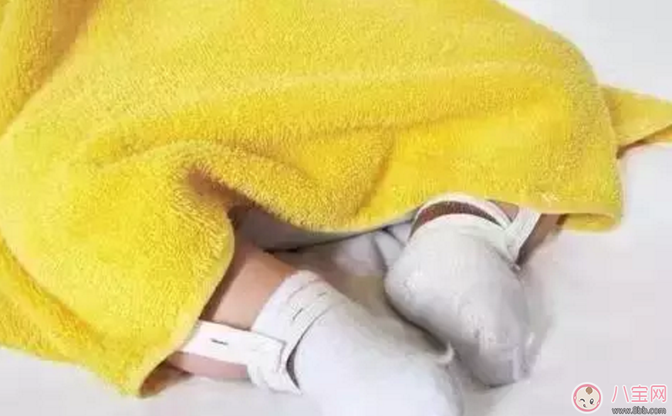 寶寶睡覺(jué)不踏實(shí)？超好用的防寶寶踢被子絕招！