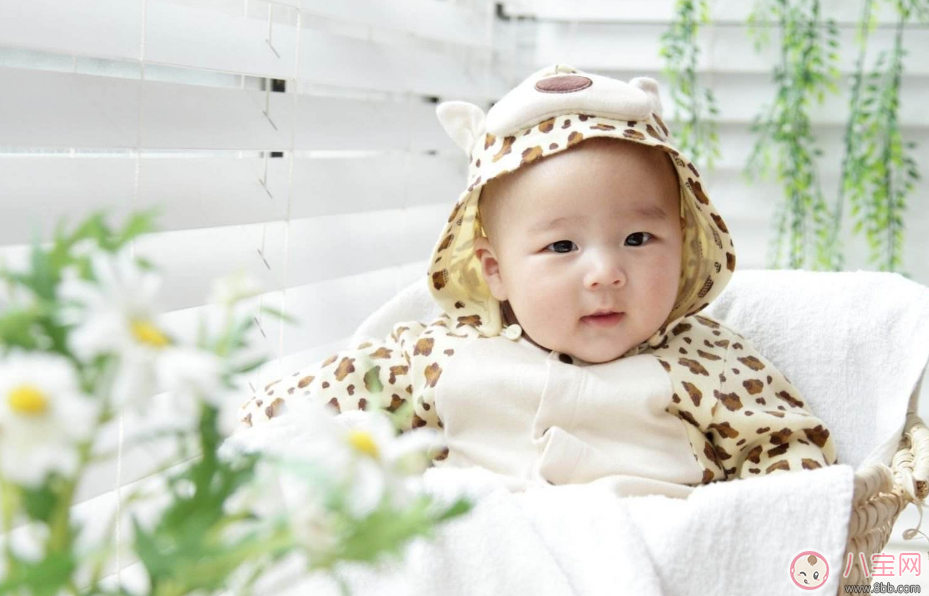 寶寶看著好像“斗雞眼” 孩子斗雞眼怎么辦 寶寶看著好像“斗雞眼” 孩子斗雞眼怎么辦