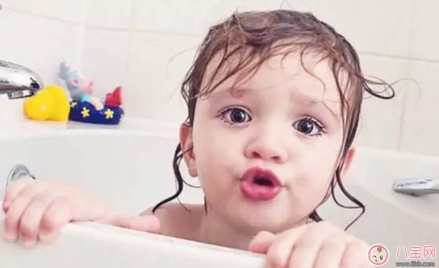 怎么給新生兒洗臉最好 新生兒正確的洗臉方法 怎么給新生兒洗臉最好 新生兒正確的洗臉方法