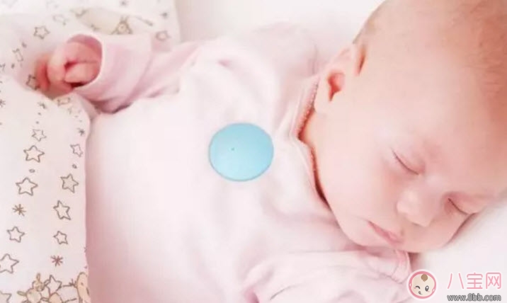 秋天給寶寶蓋被子有哪些注意事項(xiàng) 秋天給孩子穿衣蓋被注意三暖三涼