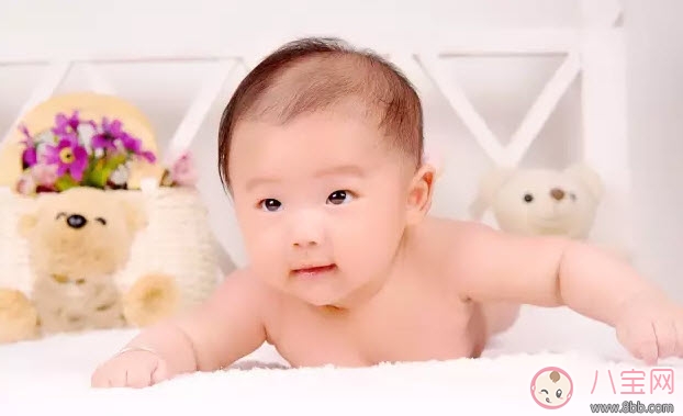 新生兒一天最多抱多久 三個(gè)月之內(nèi)的寶寶每天抱多久合適 新生兒一天最多抱多久 三個(gè)月之內(nèi)的寶寶每天抱多久合適