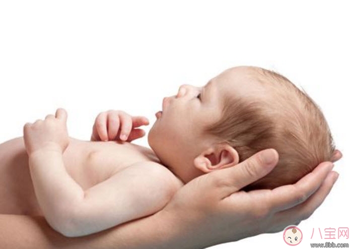 第一個抱孩子的人會影響孩子性格嗎 孩子出生第一個該誰抱