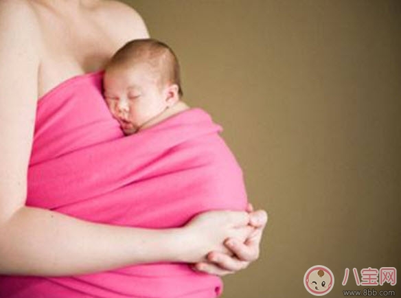 第一個抱孩子的人會影響孩子性格嗎 孩子出生第一個該誰抱