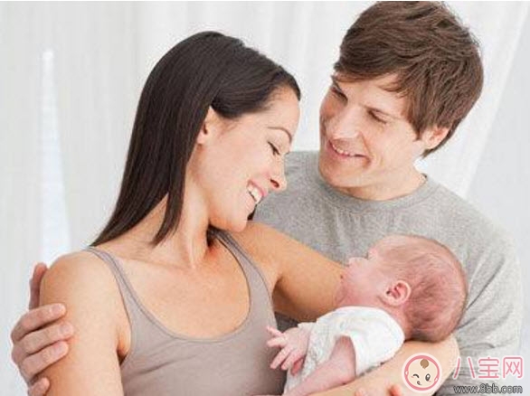 第一個抱孩子的人會影響孩子性格嗎 孩子出生第一個該誰抱