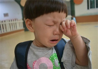 想知道孩子在幼兒園過的好不好 這么做才是對(duì)他好