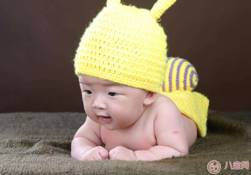 孩子不會抬頭怎么辦 正確訓練孩子抬頭的方法 孩子不會抬頭怎么辦 正確訓練孩子抬頭的方法