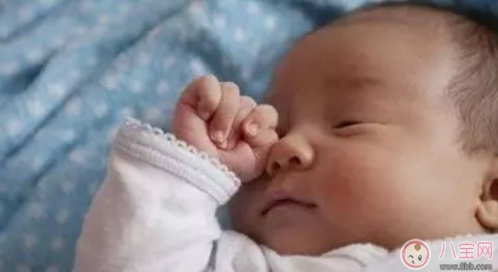 寶寶突然頻繁眨眼睛是怎么回事 寶寶最近頻繁用力眨眼睛是什么原因