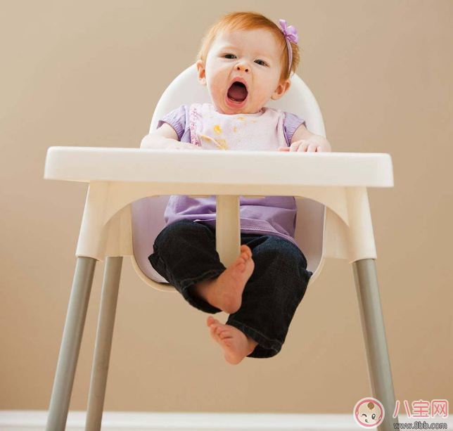 你還在給孩子喂飯嗎 其實(shí)你的喂飯行為會讓孩子變丑