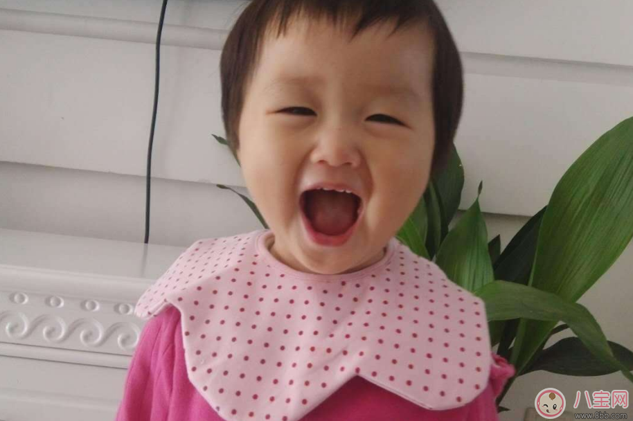 你還在給孩子喂飯嗎 其實(shí)你的喂飯行為會讓孩子變丑