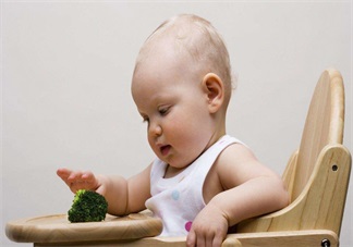 你還在給孩子喂飯嗎 其實(shí)你的喂飯行為會(huì)讓孩子變丑