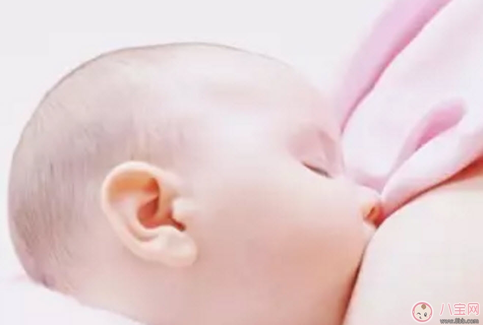 寶寶睡覺要不要叫醒吃奶 晚上新生兒要叫醒喂奶嗎 寶寶睡覺要不要叫醒吃奶 晚上新生兒要叫醒喂奶嗎