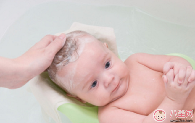 寶寶洗澡愛哭鬧的三個原因 寶寶洗澡愛哭鬧的三個原因
