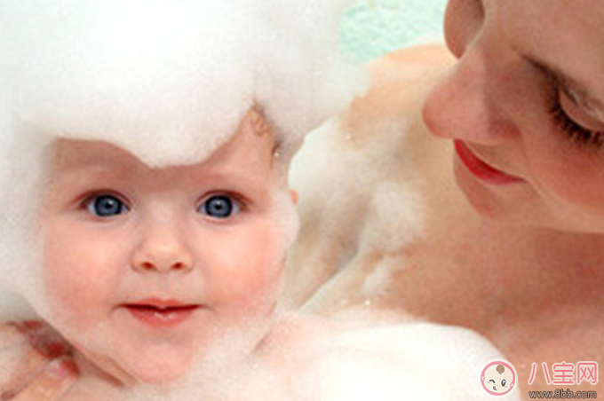 寶寶洗澡愛哭鬧的三個原因 寶寶洗澡愛哭鬧的三個原因