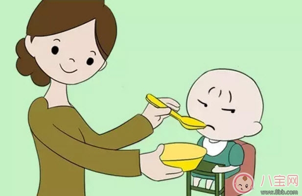 寶寶吐藥后需要補(bǔ)喂嗎 寶寶吐藥怎么辦正確喂藥的姿勢(shì)