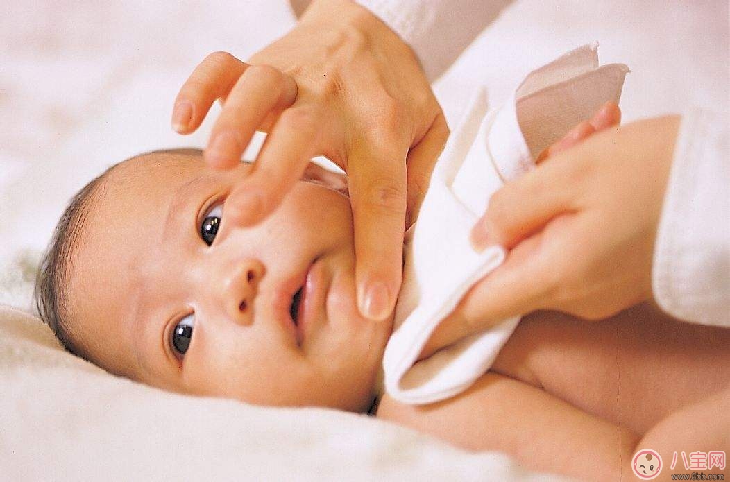 立秋后照顧小孩子應(yīng)該注意什么 照顧寶寶注意事項(xiàng) 立秋后照顧小孩子應(yīng)該注意什么 照顧寶寶注意事項(xiàng)