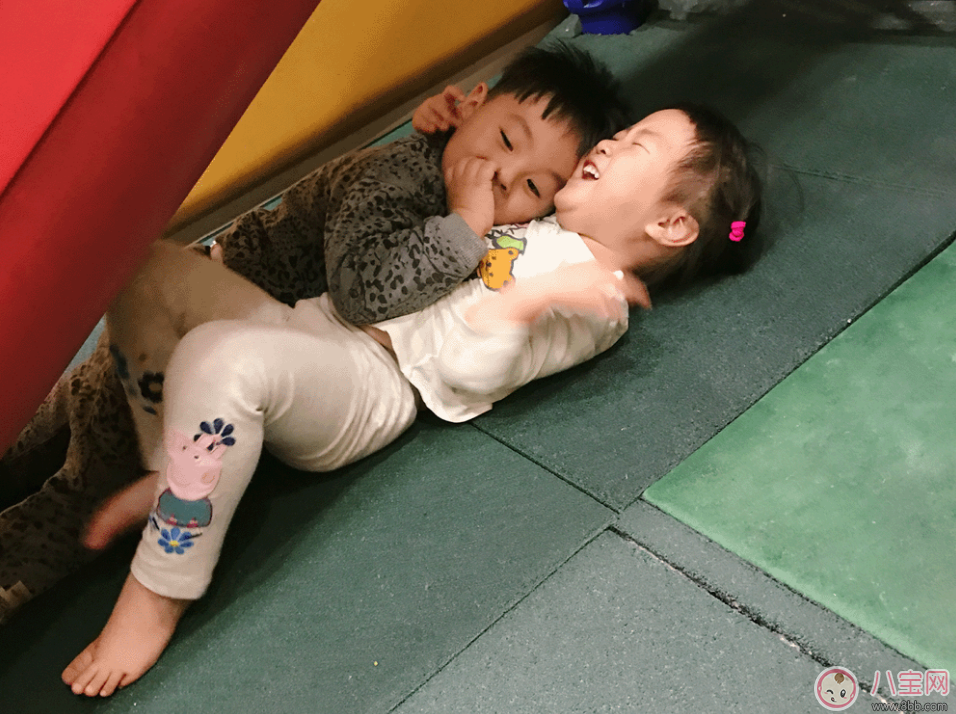 孩子的這些行為其實(shí)是在宣泄 別把孩子的咬人和打人不當(dāng)回事